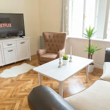 Charles Centre Apartment *